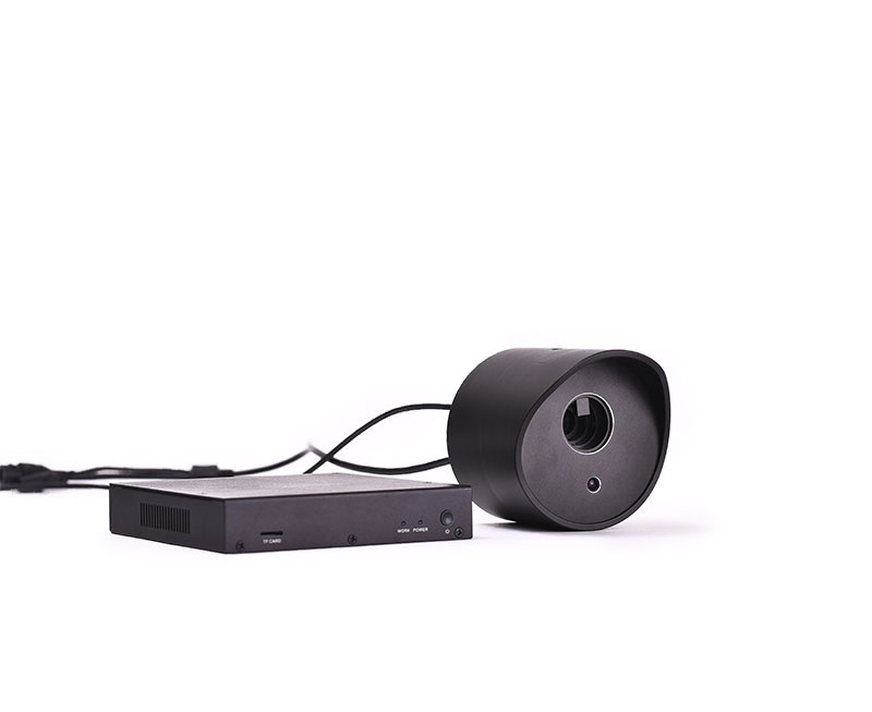 多人遠(yuǎn)距離實(shí)名測溫終端